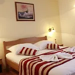 Kula Gasthuis 4*