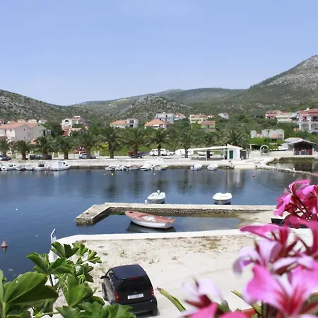 Guest house Kula Seget Vranjica