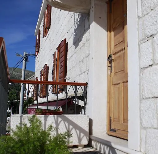 Kula Guest house