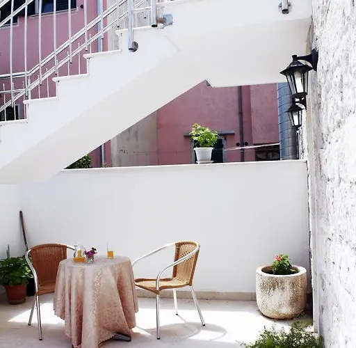 Kula Guest house